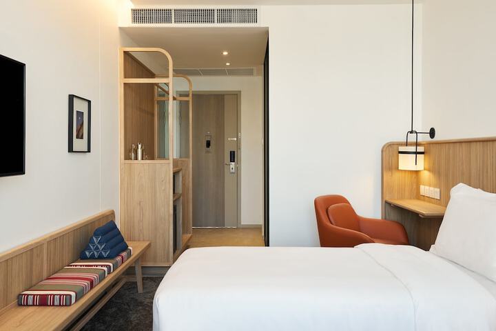 Room 7 of 51