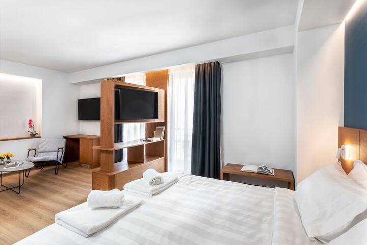Room 25 of 53