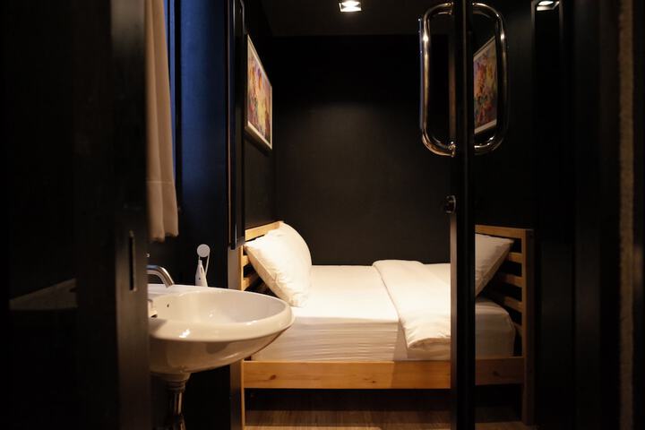 Room 12 of 30