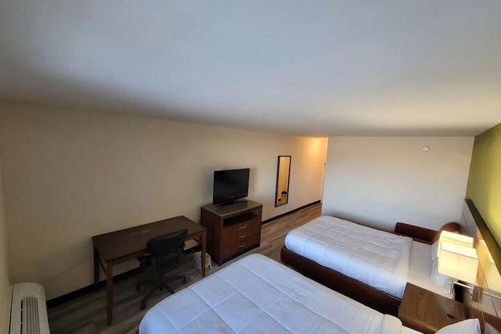 2 Queen Beds (3 of 3)