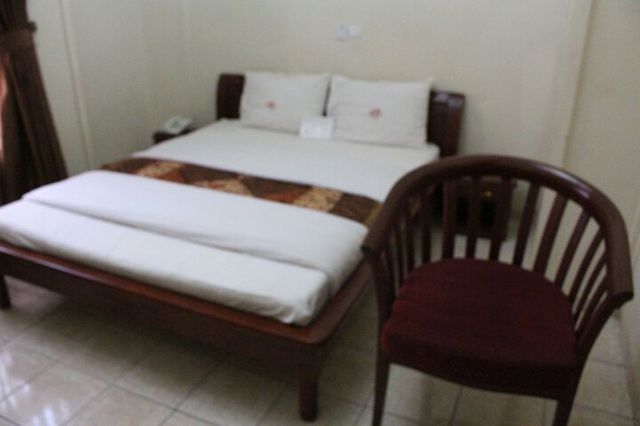 Room 9 of 33