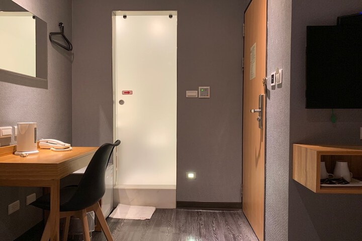 Room 17 of 31