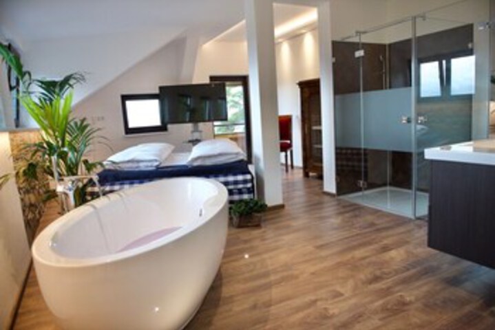 Room 15 of 23