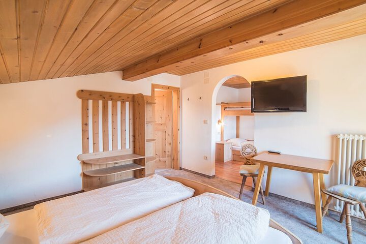Room 10 of 46