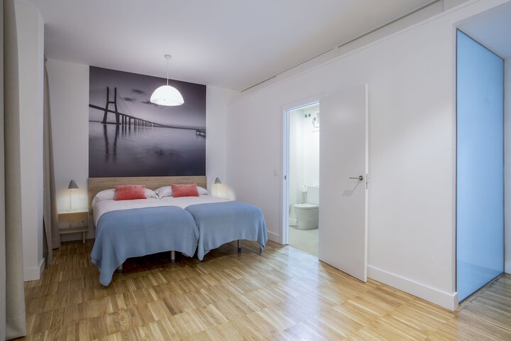 Room 8 of 105