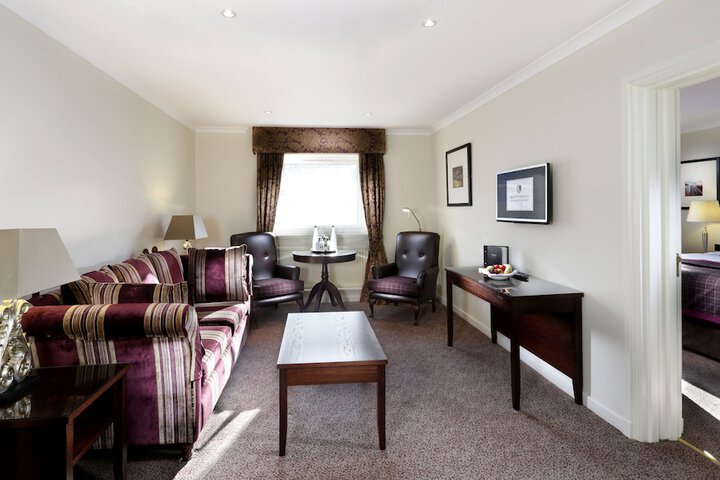 Lounge 38 of 65