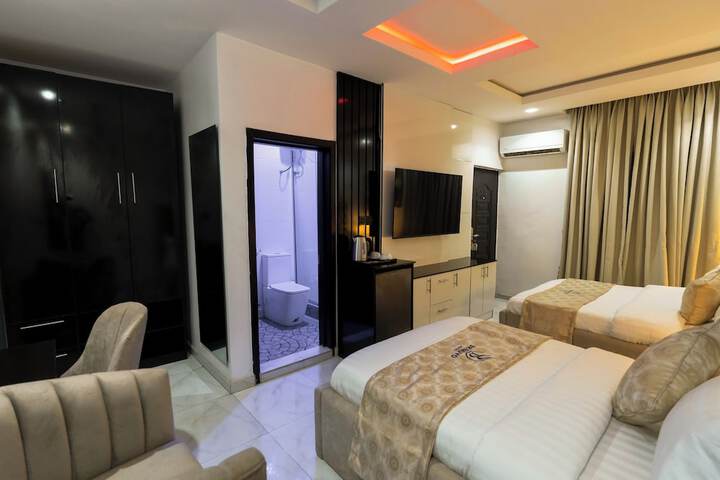 Room 10 of 65
