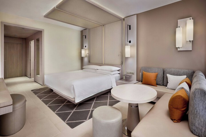Room 25 of 102