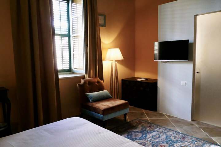 Room 19 of 97