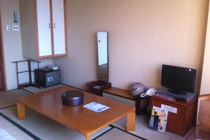 Room 16 of 30