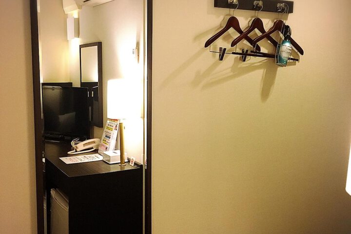 Room 10 of 29