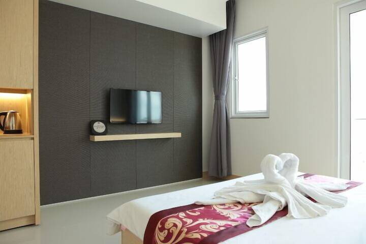 Room 10 of 33
