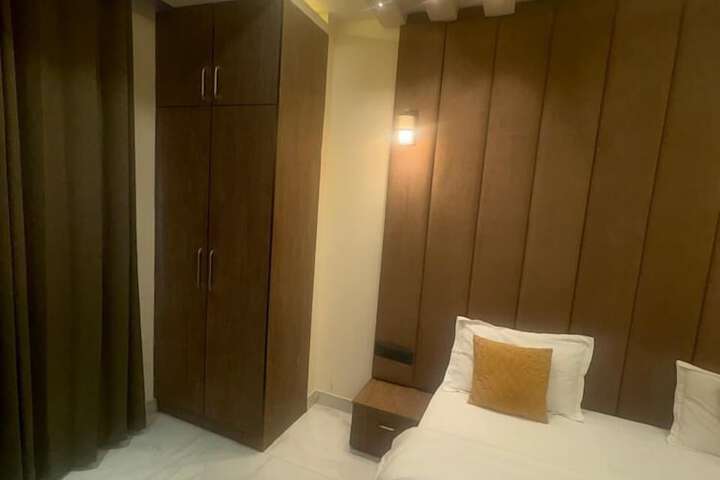 Room 35 of 63