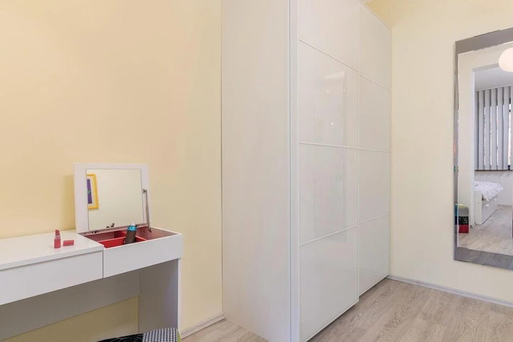 Room 2 of 12