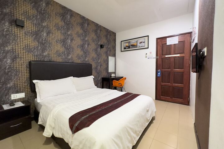 Room 28 of 74