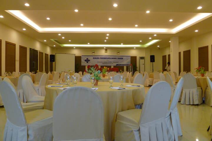 Ballroom/Hall 26 of 31