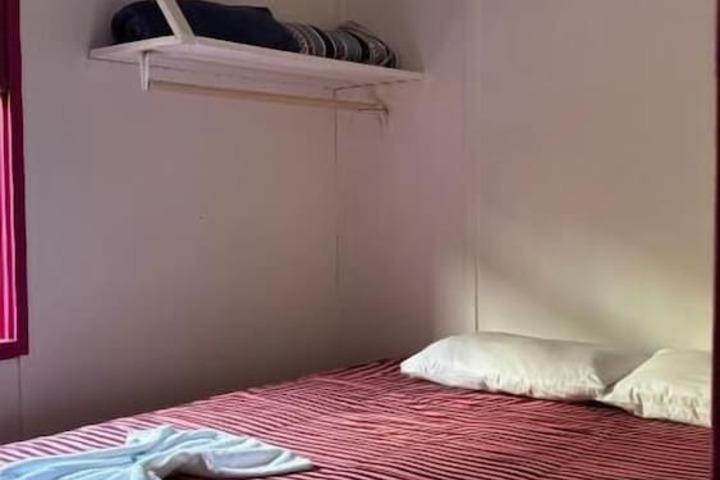 Room 32 of 60