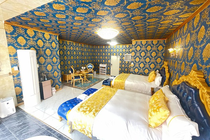 Room 73 of 185