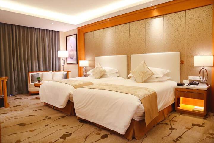 Room 10 of 45