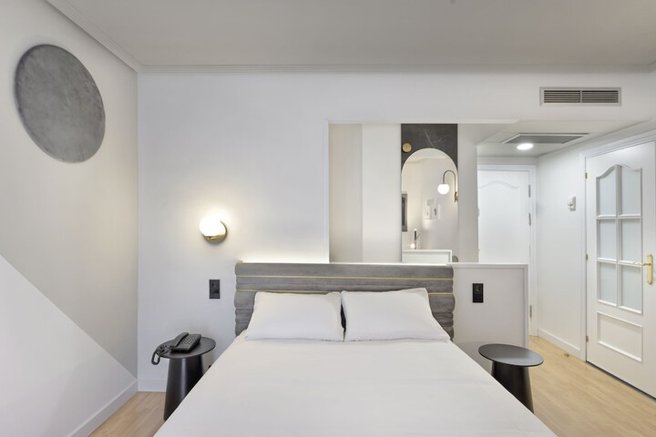 Room 3 of 21
