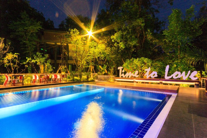 Pool 160 of 194