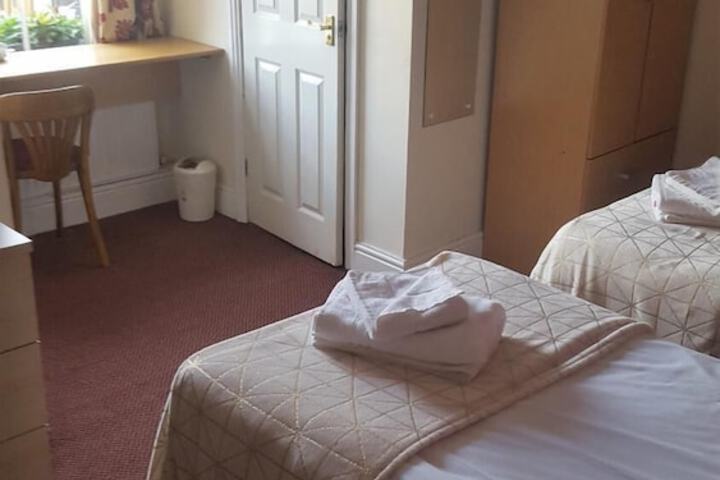 Room 7 of 32