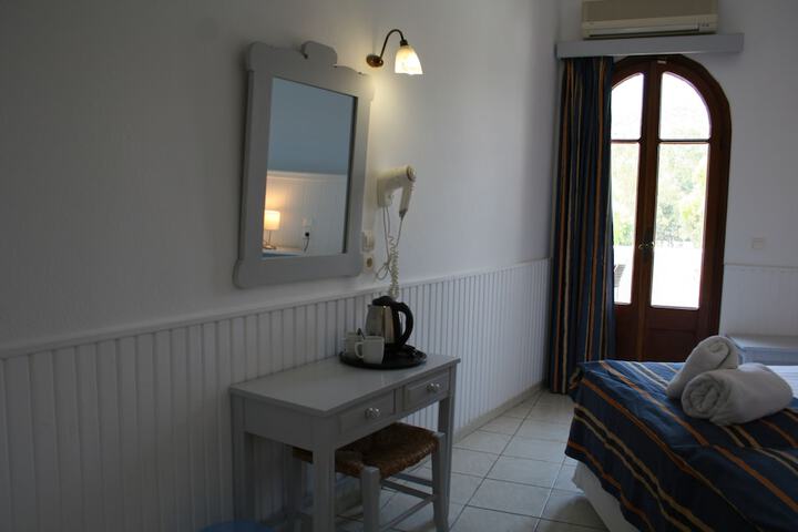 Room 11 of 42
