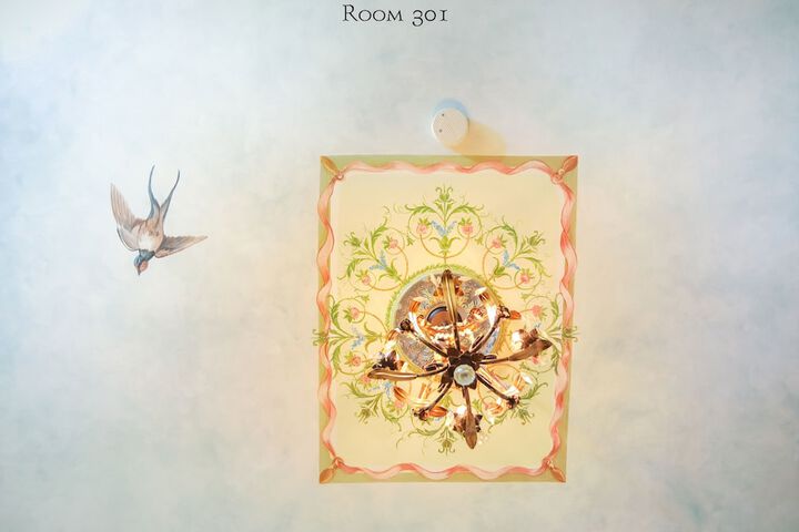 Room 16 of 170