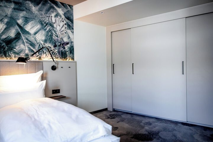 Room 8 of 44
