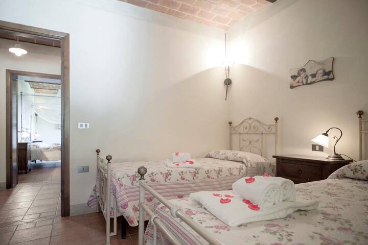 Room 4 of 132