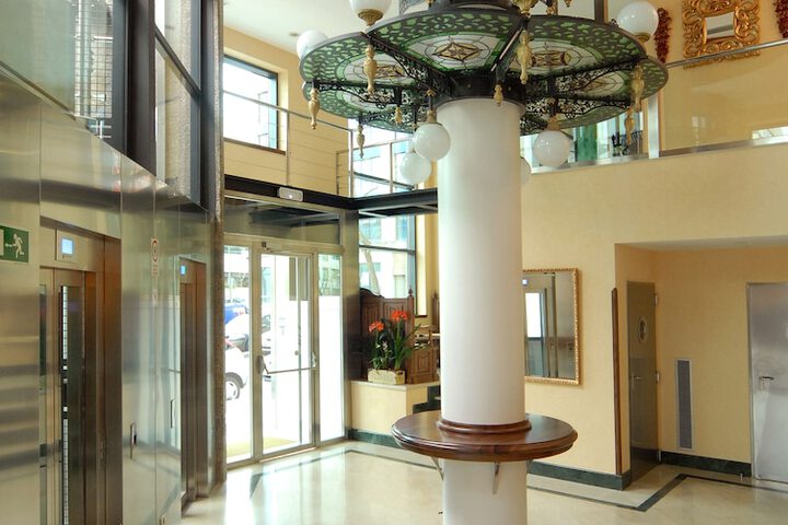Entrance & Lobby