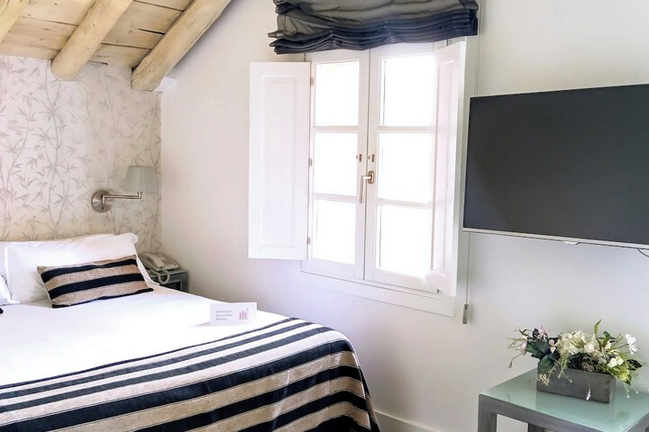 Room 10 of 46