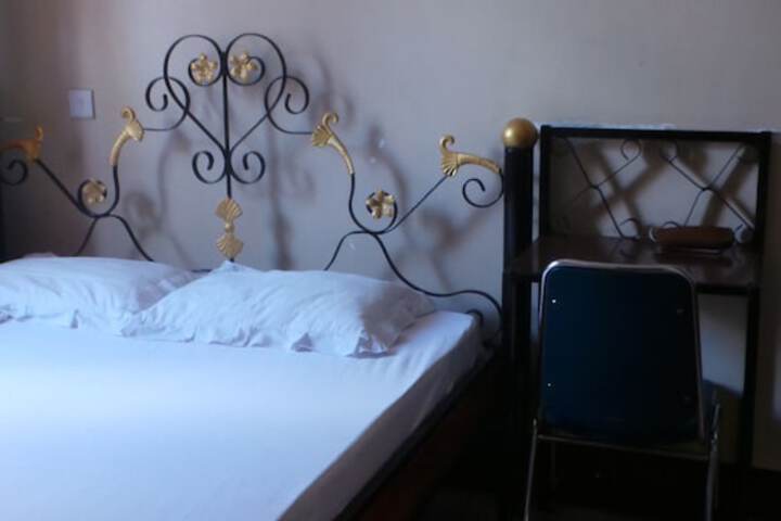 Room 7 of 14