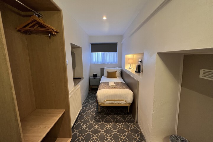 Room 9 of 23