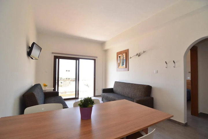 LUCKY HOTEL APARTMENTS