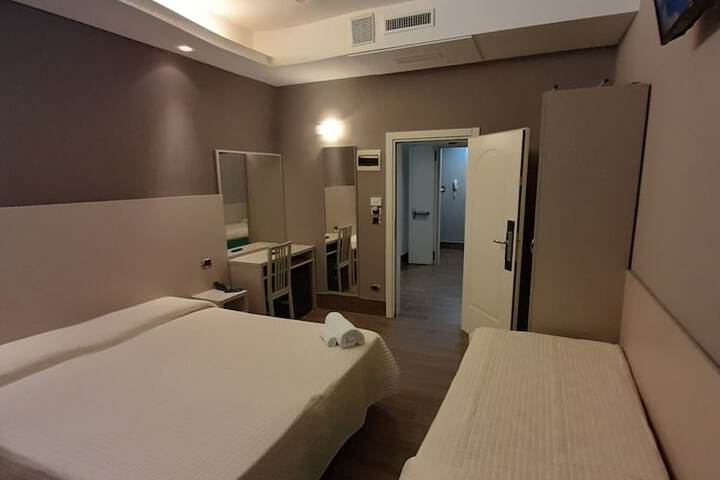 Room 17 of 36