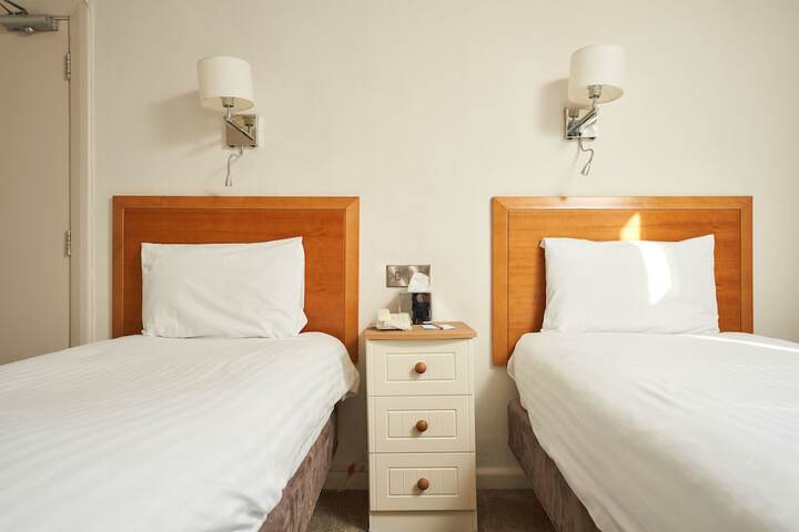 Room 32 of 99