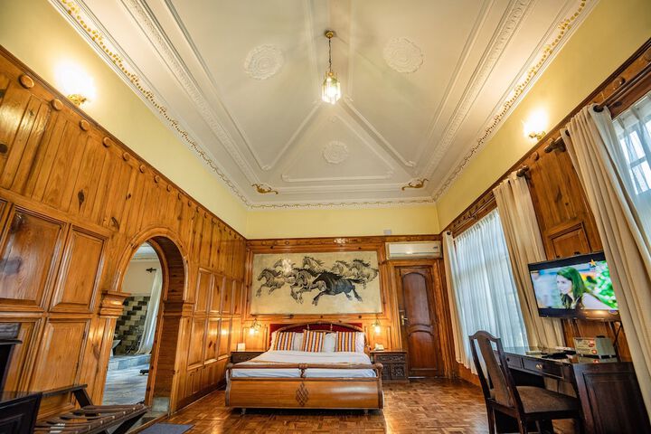 Room 16 of 30