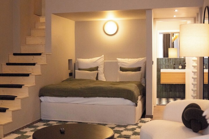 Room 43 of 147