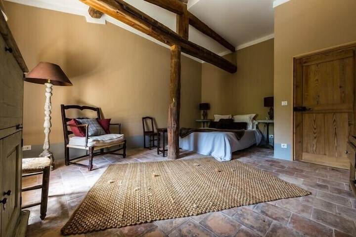 Room 3 of 44