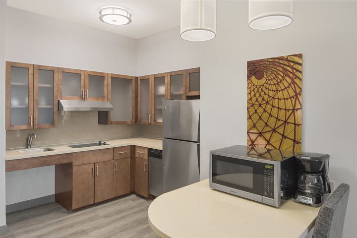 2 Bedroom Suite 1 King 2 Queen Accessible (10 of 22)