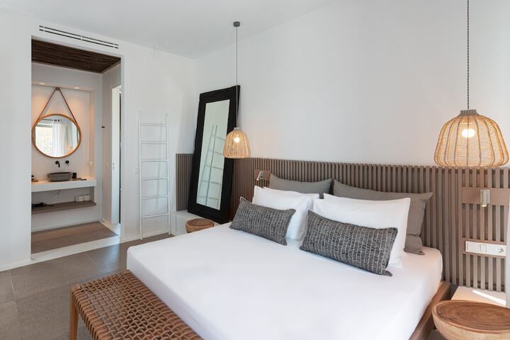 Room 3 of 40