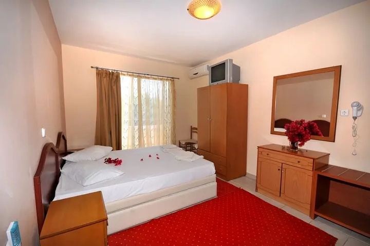 Room 4 of 15