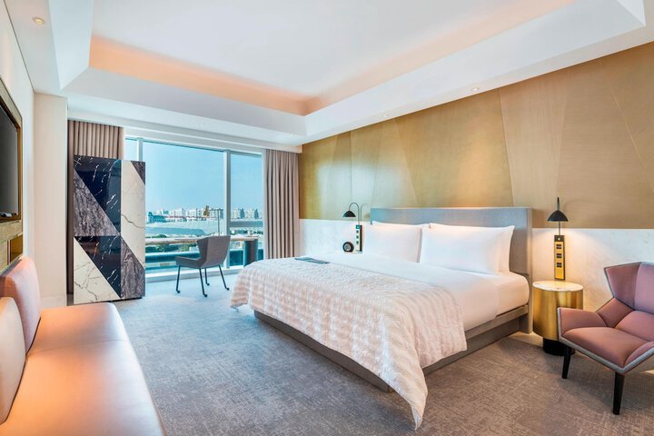 Room 10 of 52