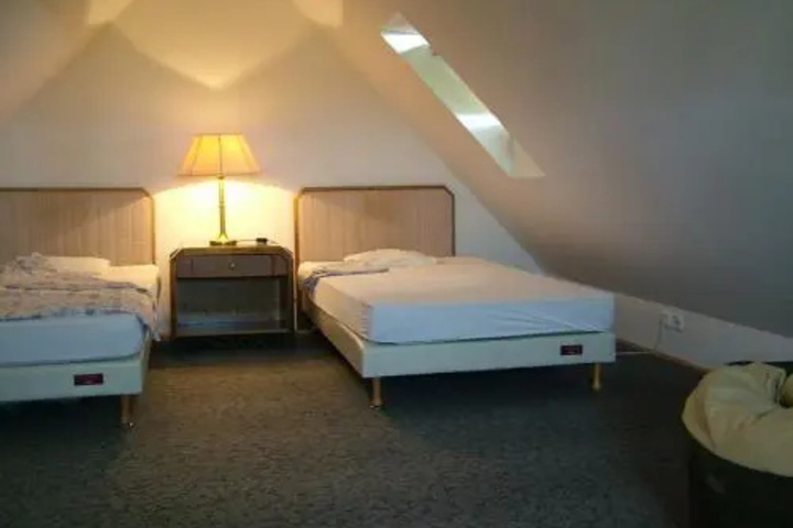 Room 3 of 3