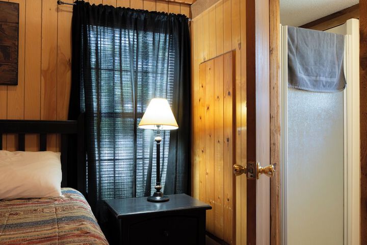 Room 202 of 917