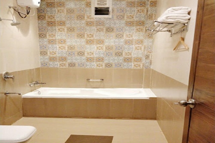 Room 4 of 9