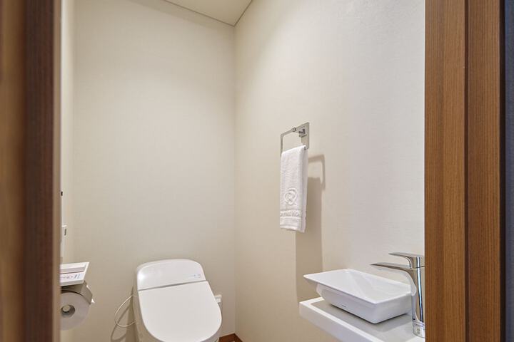 Room 72 of 158