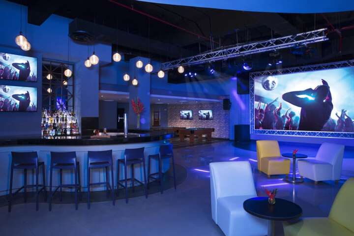 Lounge 85 of 106