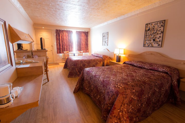 2 Double Beds (1 of 3)